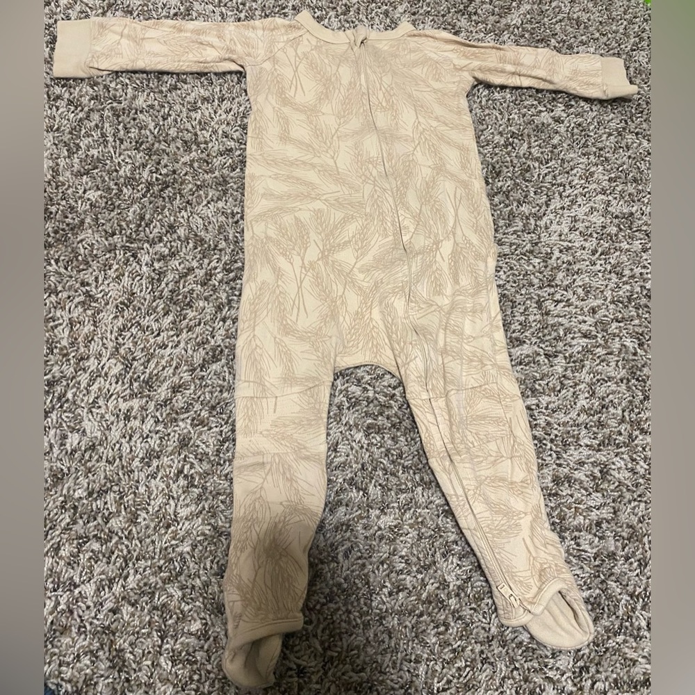 Goumi Footed Zipper Wheat